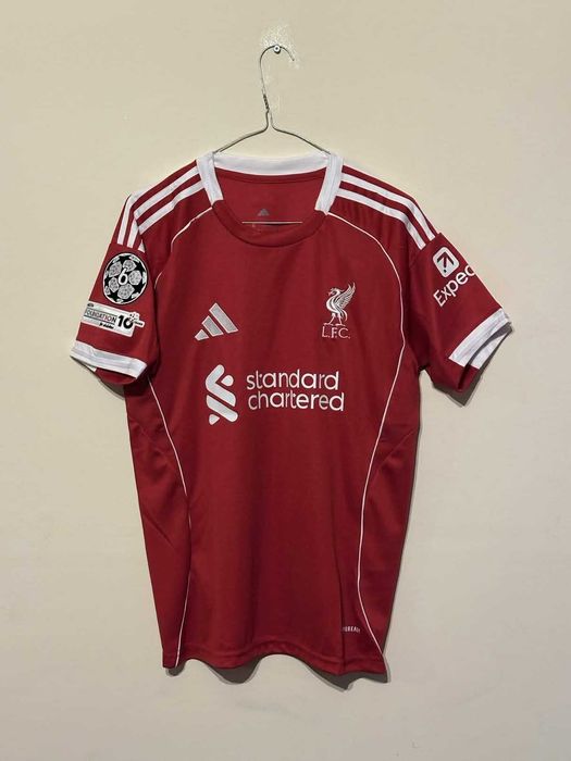 Тениска на Liverpool FC с Ekitike и баджове на Шампионска Лига - НОВА!