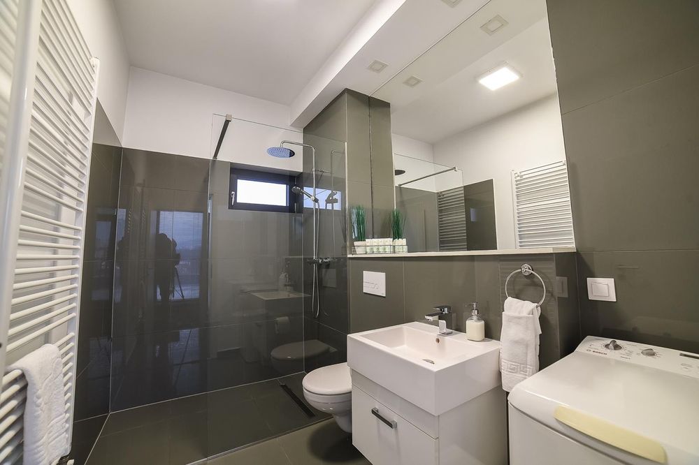 Inchiriez Penthouse regim hotelier zona Coresi 7