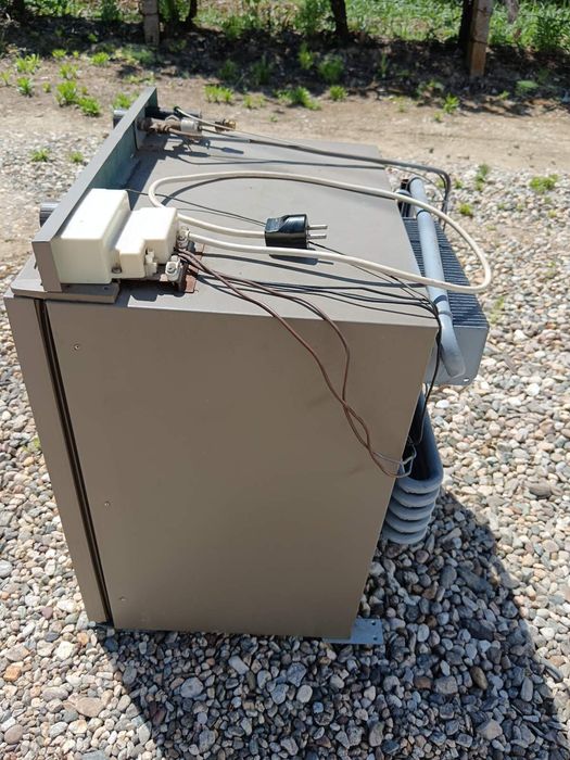 Хладилник 12V / 220V / 240V / 54L подходящ за квмпер / каравана