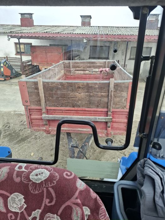 Remorcă de tractor basculabila