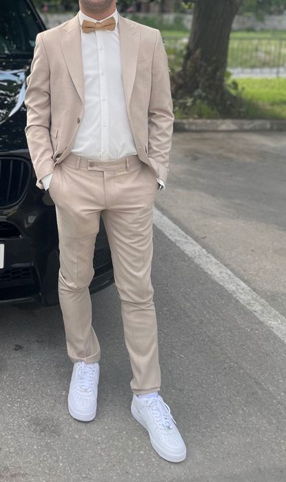 Мъжки светло бежов костюм