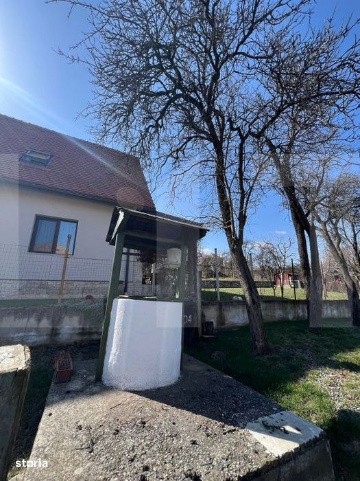 Casa renovabila de vanzare cu teren de 1300mp