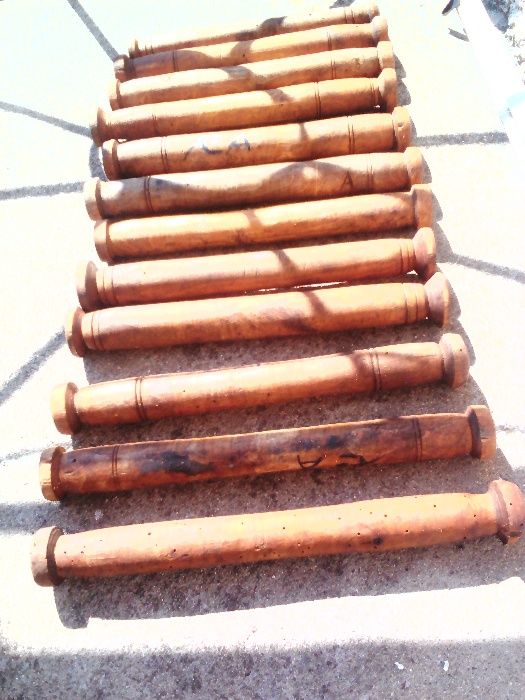 Чекрък за предене на вълна от 1937г,2 вретена и 4 бр.масури с размери