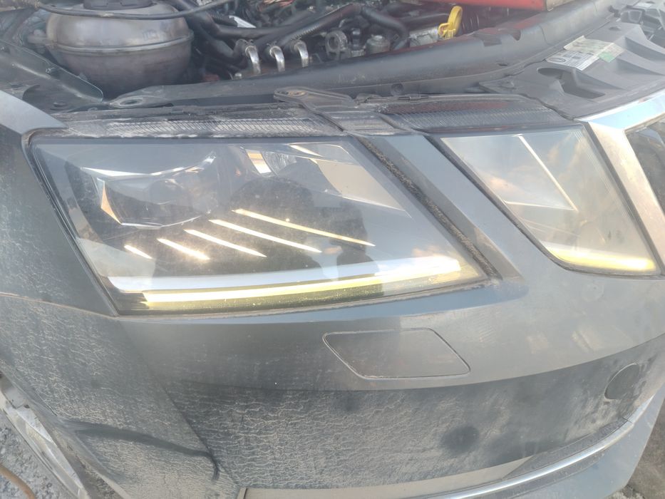 Far stânga  skoda octavia 3 facelift full  Led bixenon