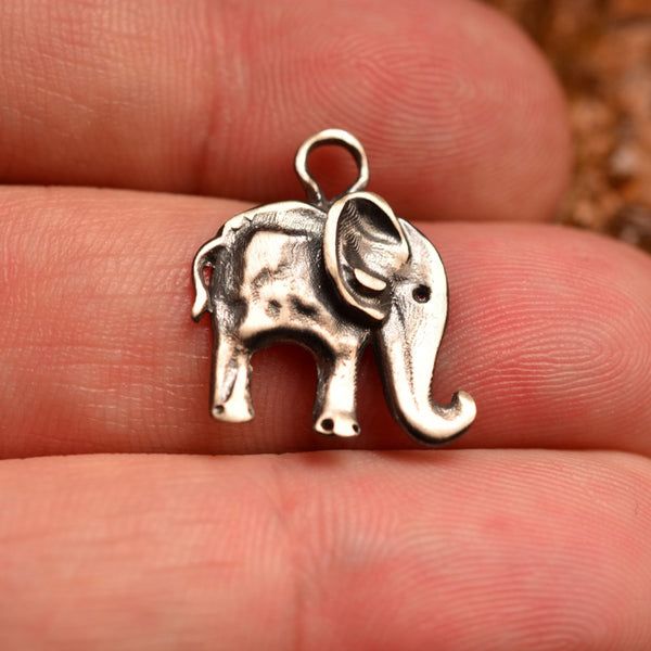 Сребърен медальон 925 „Малкият слон“ – талисман на късмета и закрилата