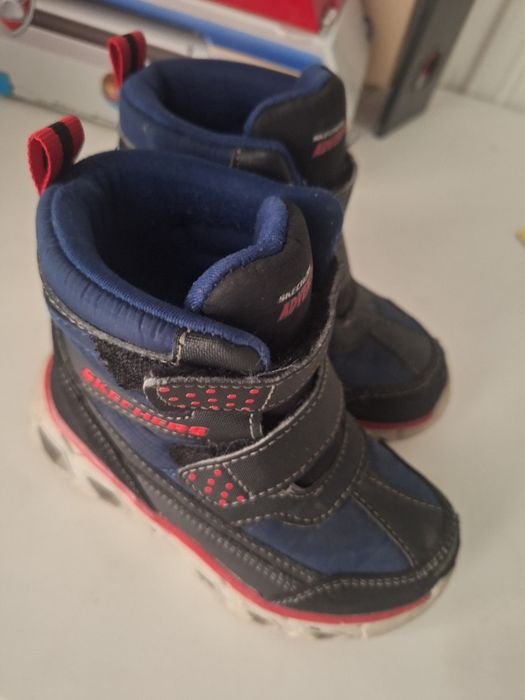 Vând ghete baieti skechers