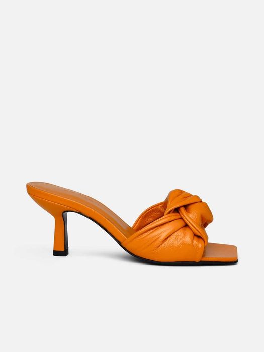 Ниски сандали на ток By Far - естествена кожа