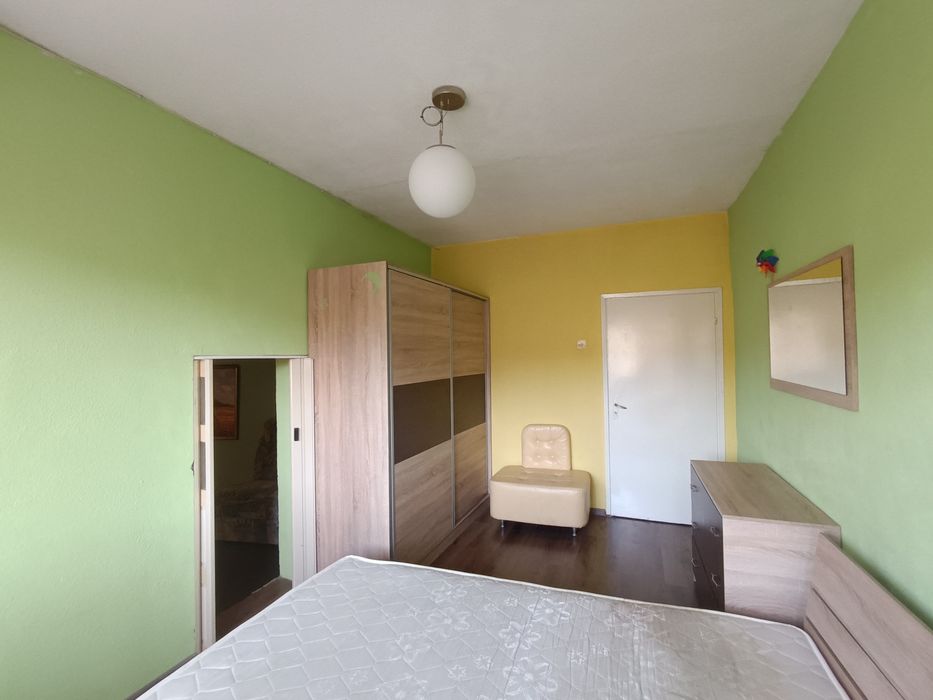 Частно лице отдава под наем 2+кухня