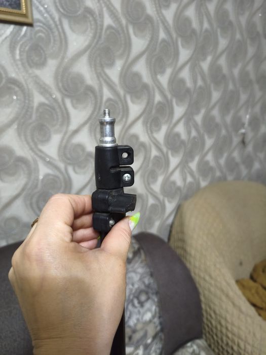 Продам стойку для осветителя