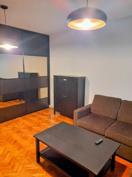 Inchiriez apartament cu 2 camere in str. Plopilor