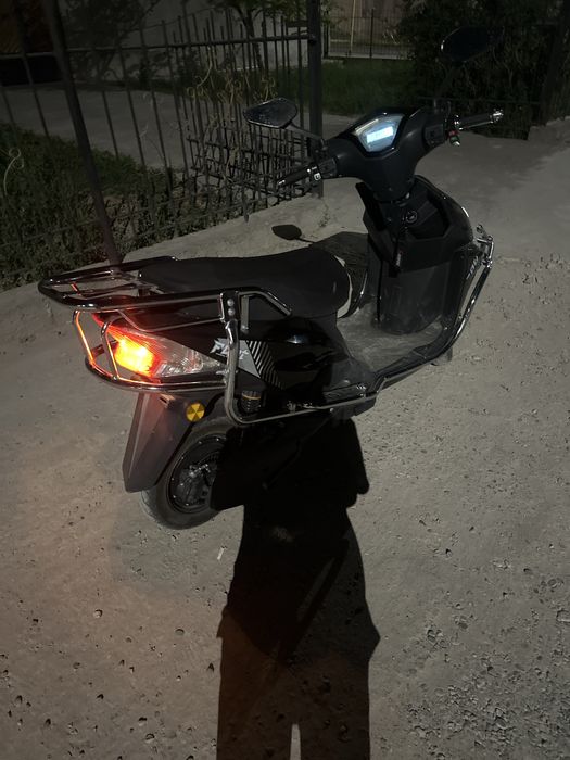 Tesla elektro skuteri sotiladi