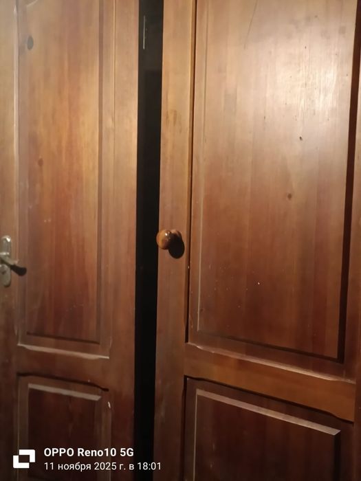 Продам двери из дерева.