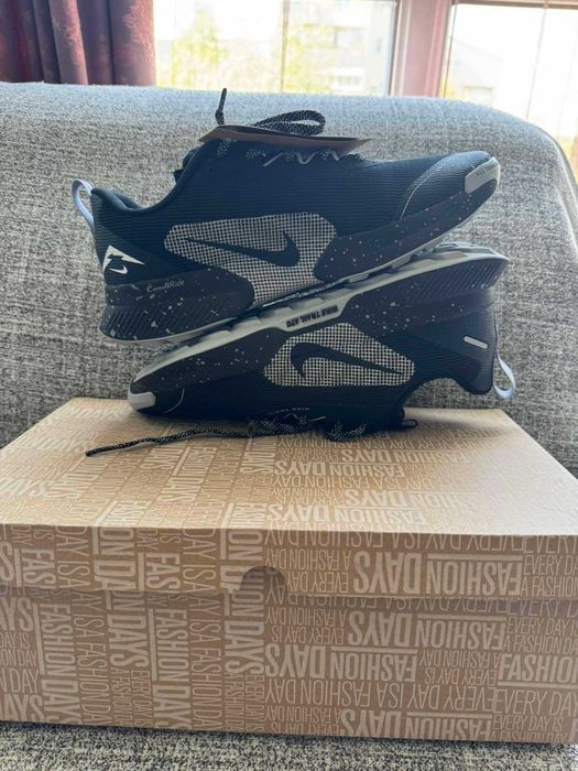 Nike, Обувки Juniper Trail 3 за бягане, Черен, Светло пепеляво сиво, 9 US/8 UK