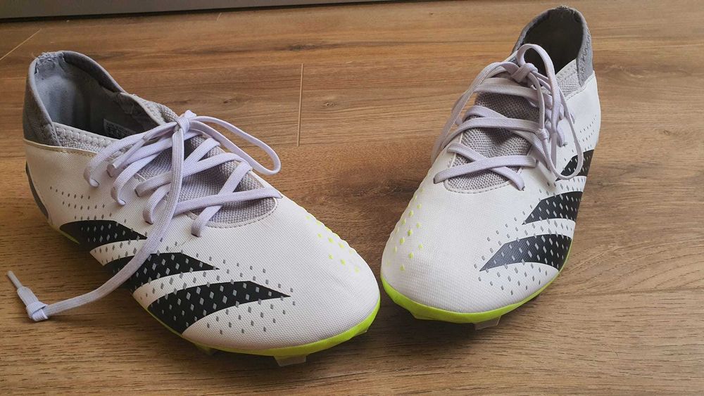 Vând ghete fotbal Adidas Predator Accuracy.3 FG, mărimea 38 si 2/3