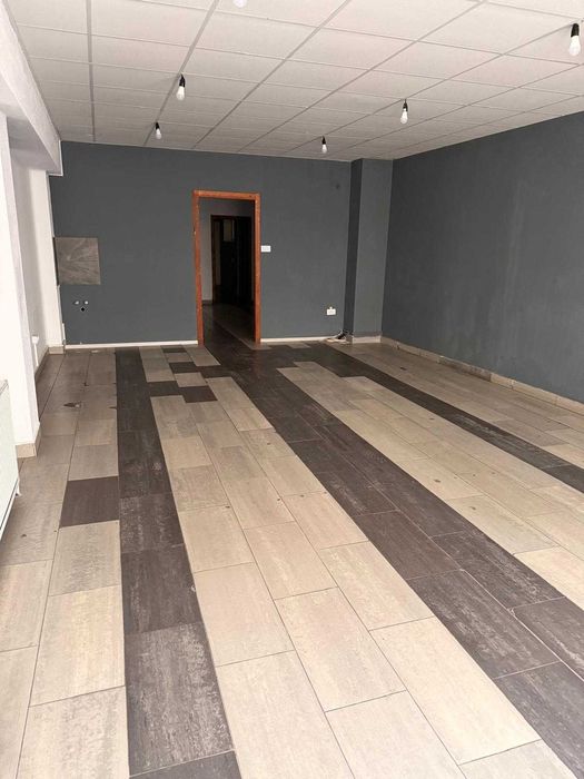 Inchiriez spațiu comercial central 90 mp !