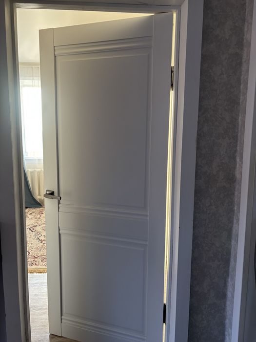 Продаю 2 двери белые