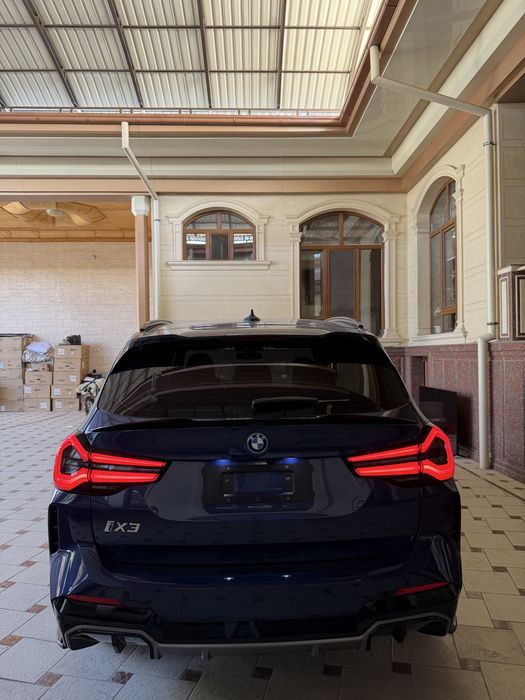 BMW iX3M Black edition