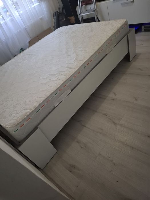 Pat matrimonial dimensiuni 200 × 140 cm