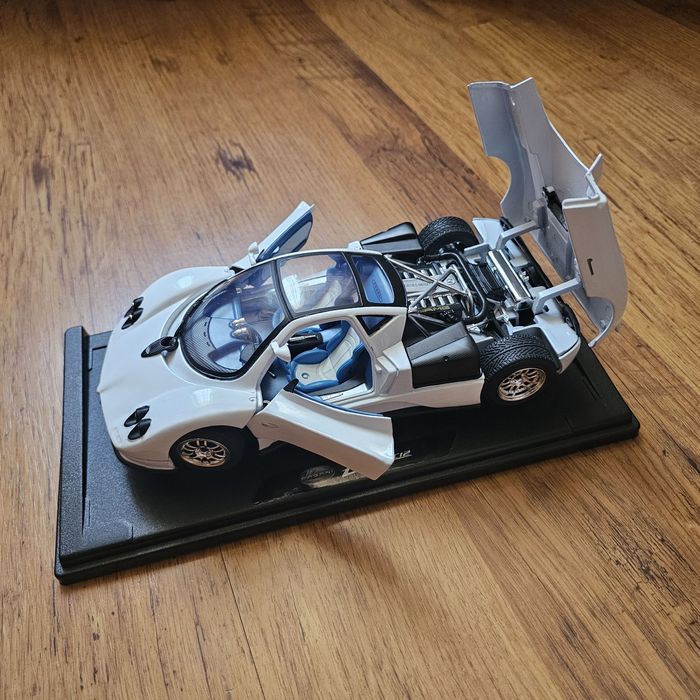 Колекционерски модел в мащаб 1:18 Pqgany Zonda LT12.