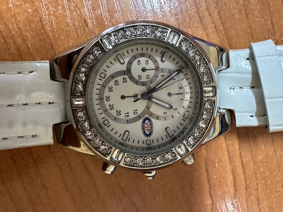 Дамски часовник Emporio Armani AR11092 и Бял дамски часовник VIP