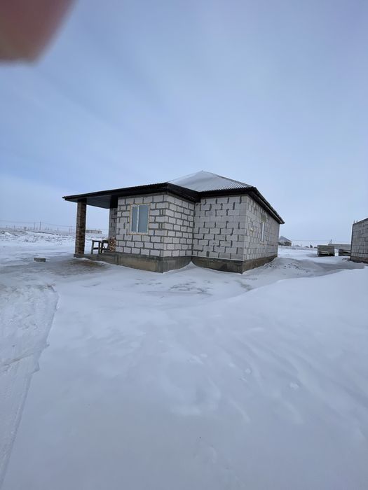 Дом в Уштобе напротиш школы