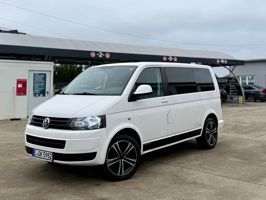 Volkswagen Transporter 9 Locuri 2013