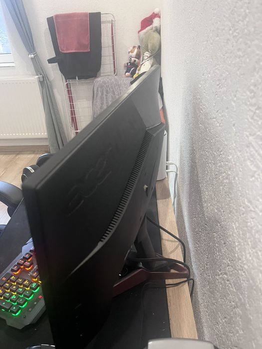 Геймърски компютър + монитор