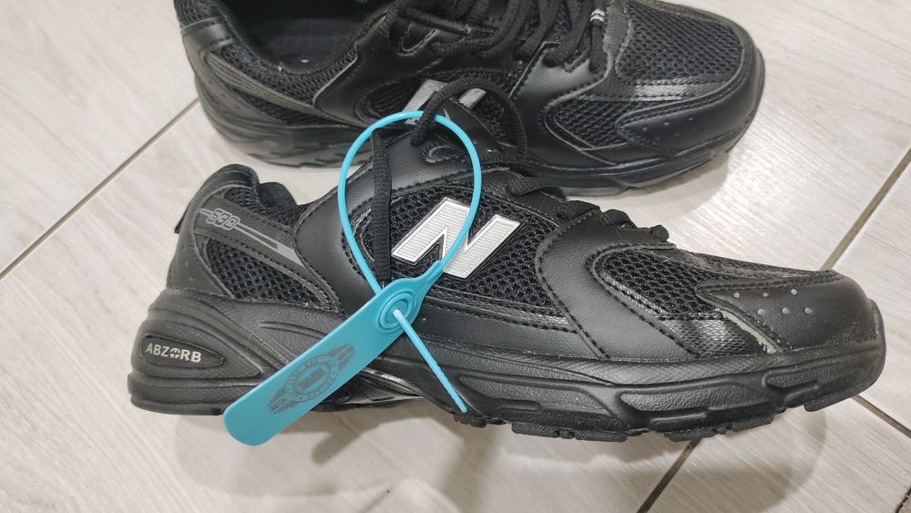 Продам новые кроссовки