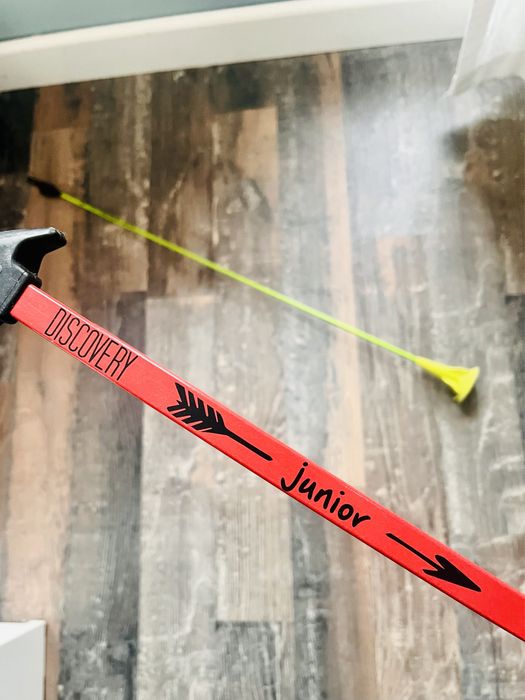 Geologic червен лък за стрелба и зелена стрела