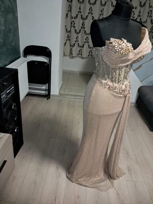 Rochie seara lunga purtata o singura data ca noua