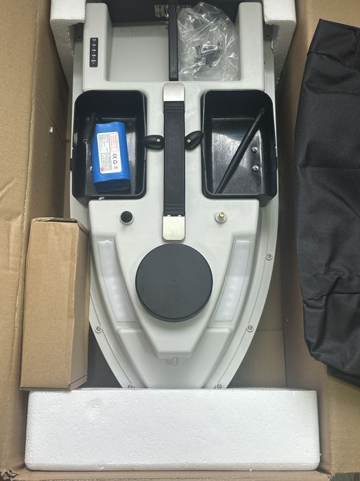 Лодка за захранка D19