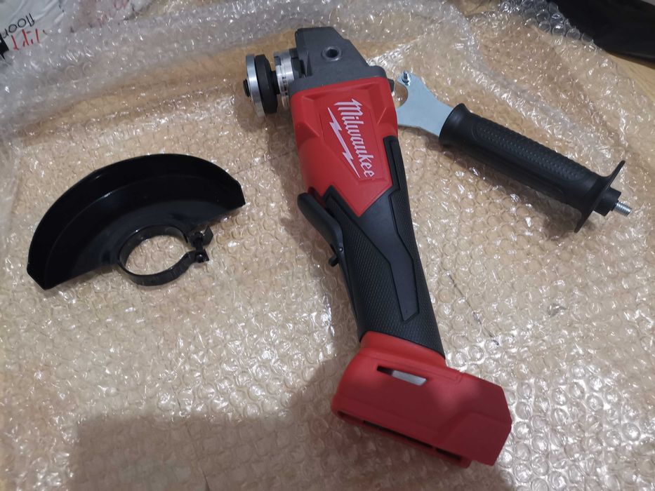 Flex pentru baterii M18 de la Milwaukee