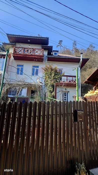 Apartament cu 3 camere de vânzare în zona Central
