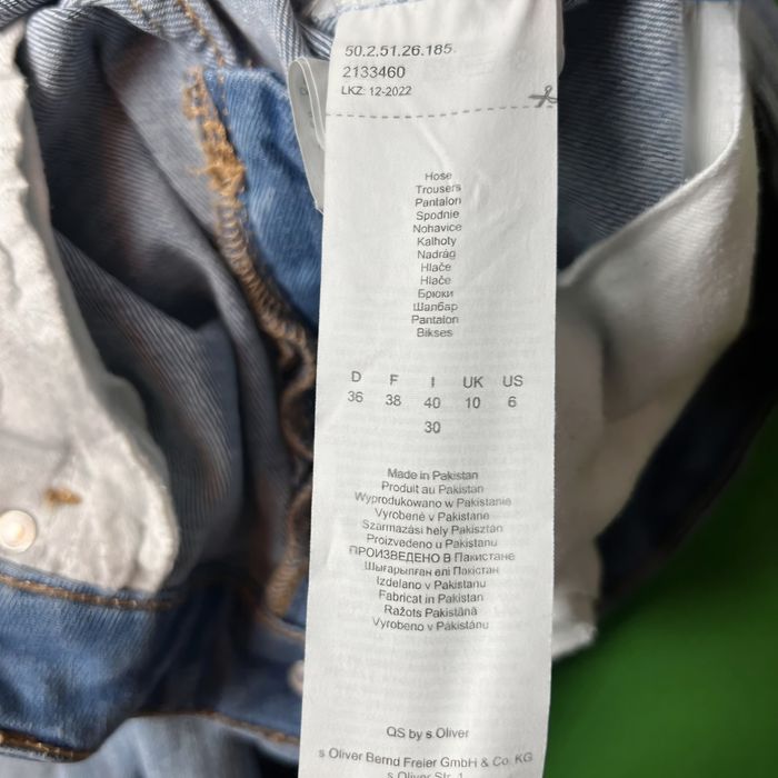 Blugi albaștrii deschis