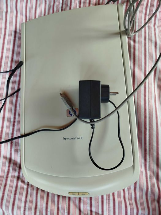 Скенер HP Scanjet 2400