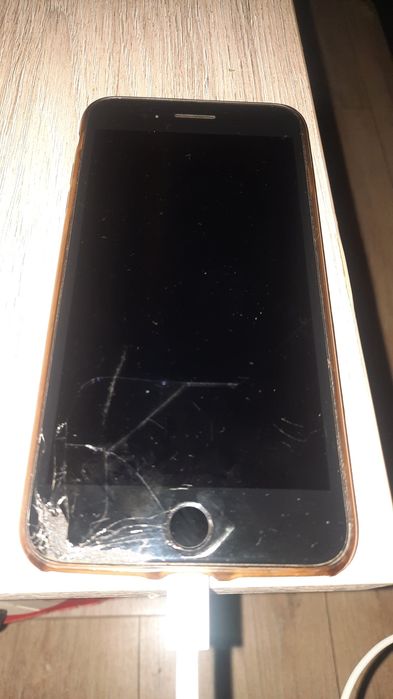 Vând iPhone 7 plus
