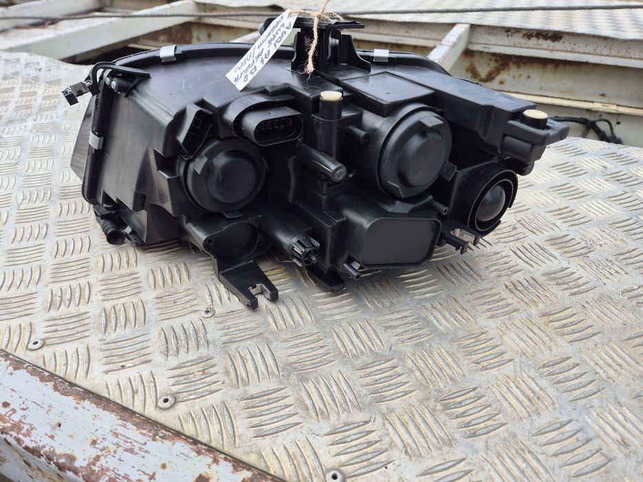 Far dreapta Audi a4 b8 lupa defecta