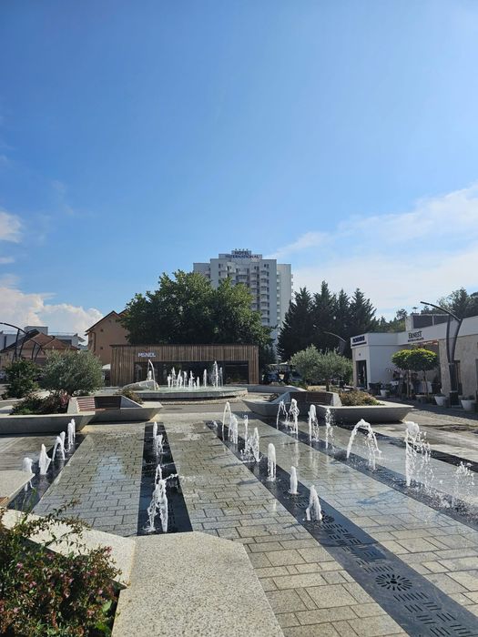 Închiriez chioșc comercial 10 mp – zonă centrală Băile Felix