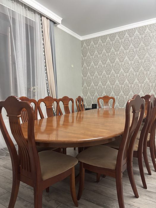 Продается стол с стулями