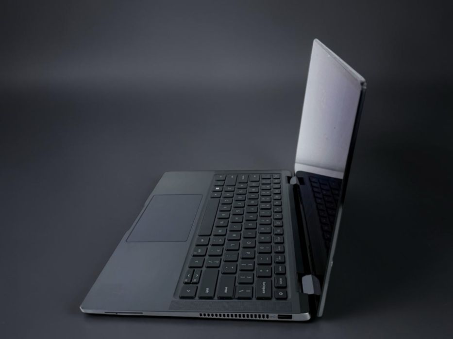 Лаптоп Dell Latitude 9430 2-in-1 WQGHA Touch i7-1245u 32GB 256GB Отличен!