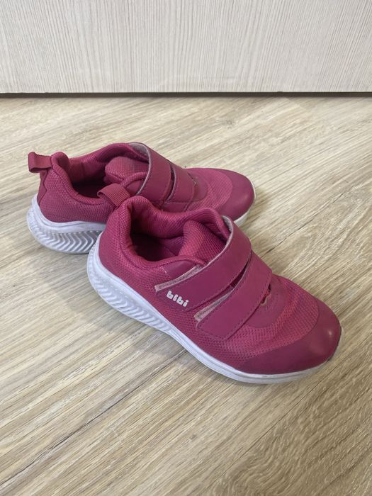 Кроссовки на девочку