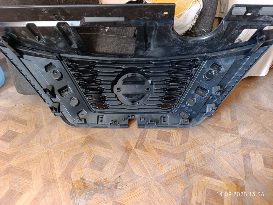 Решетка радиатора Nissan X-trail