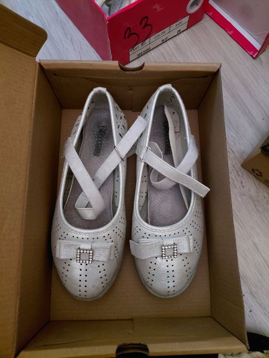 Продам обуви на девочку