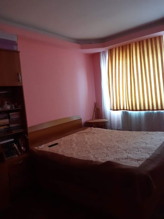 Apartament 4 camere semidecomandat