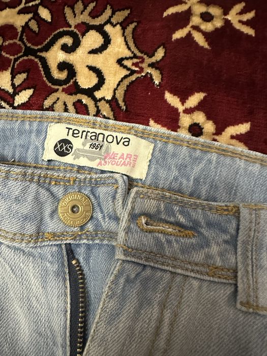 Продам джинсы на девушку, в отличном состоянии