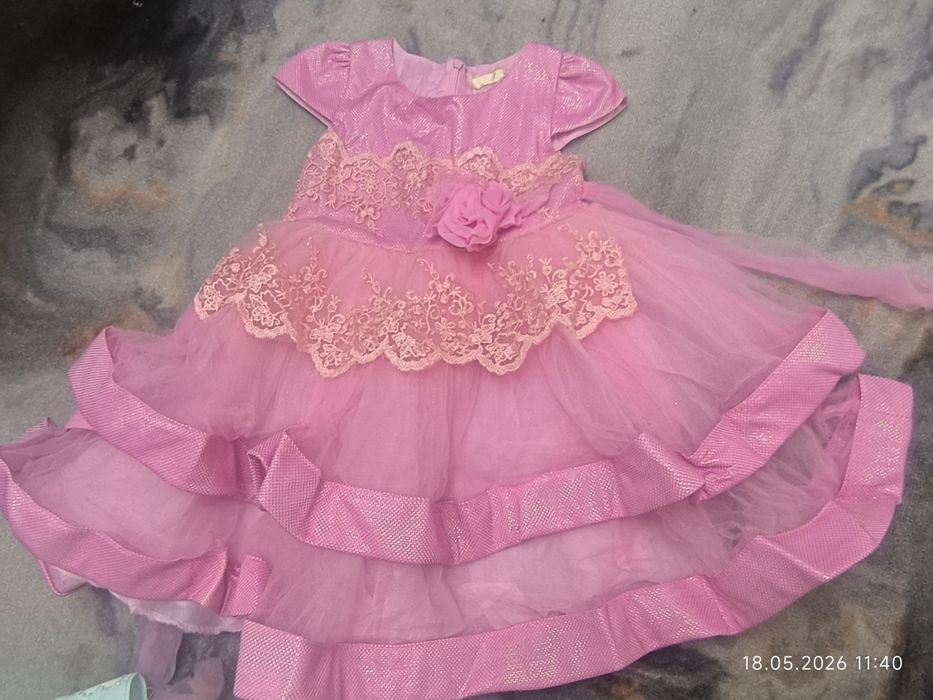 Платье на праздник  для девочек на 3-5 лет