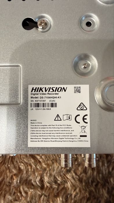 DVR Hikvision DS-7104HQHI-K1 – Stare foarte bună, complet funcțional