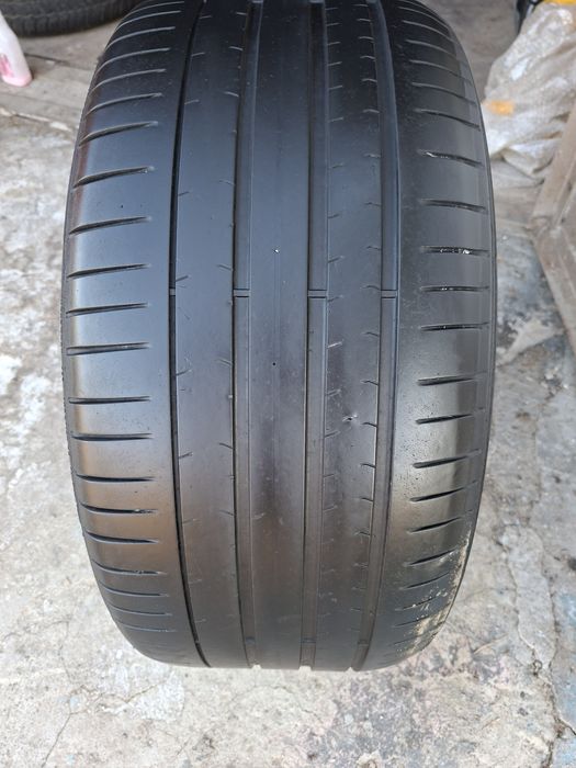 Продам шину 305/40/20 пирелли