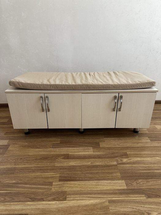 Обувница, б/у, цвет белый