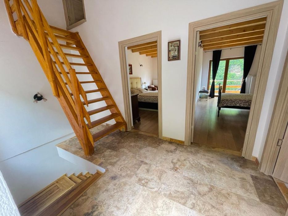 Inchiriez cabana cu ponton pe malul lacului tarnita